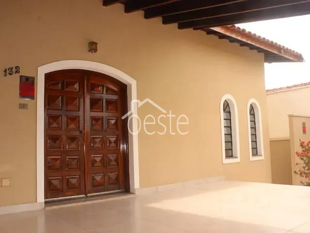 Casa com 250m² 3 quartos e 2 banheiros, à venda, no bairro Vila Linópolis I em Santa Bárbara D'Oeste