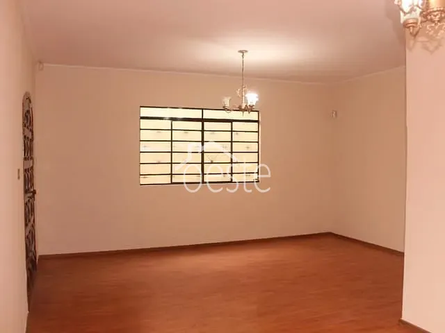 Casa com 250m² 3 quartos e 2 banheiros, à venda, no bairro Vila Linópolis I em Santa Bárbara D'Oeste
