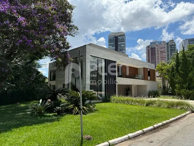 Casa com 850m² 4 quartos e 6 banheiros, à venda, no bairro Alphaville Residencial Dois em Barueri