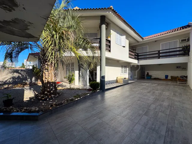Casa 4 quartos e 2 banheiros, para alugar, no bairro Dehon em Tubarão