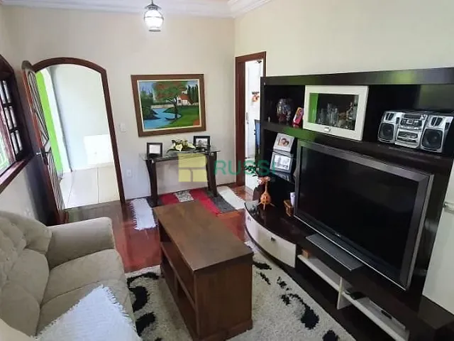 Casa com 250m² 5 quartos e 5 banheiros, à venda, no bairro Jardim Ismênia em São José dos Campos