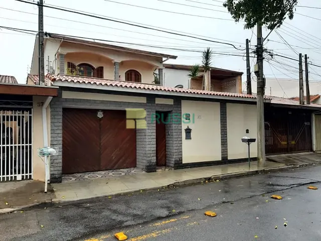 Casa com 250m² 5 quartos e 5 banheiros, à venda, no bairro Jardim Ismênia em São José dos Campos