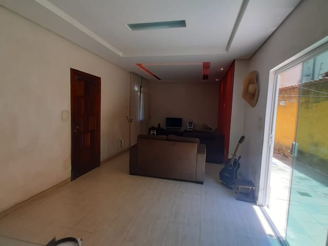 Casa 3 quartos e 3 banheiros, à venda, no bairro Planalto em Belo Horizonte