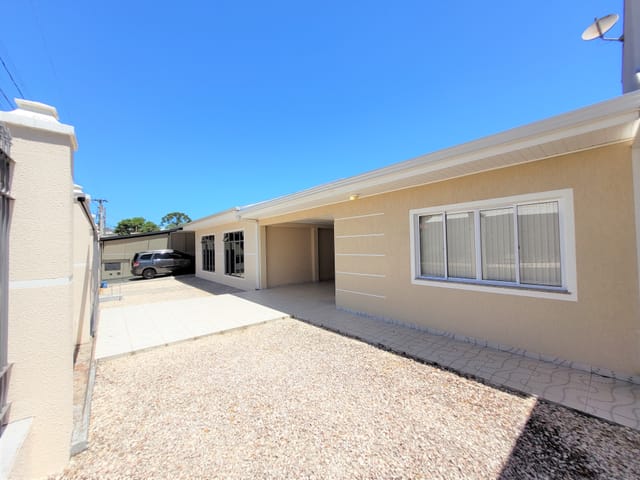 Casa com 630m² 3 quartos e 1 banheiro, à venda, no bairro Oficinas em Ponta Grossa