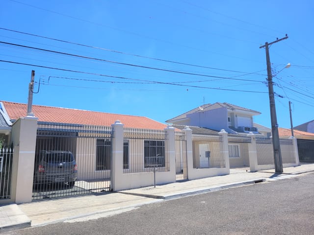 Casa com 630m² 3 quartos e 1 banheiro, à venda, no bairro Oficinas em Ponta Grossa