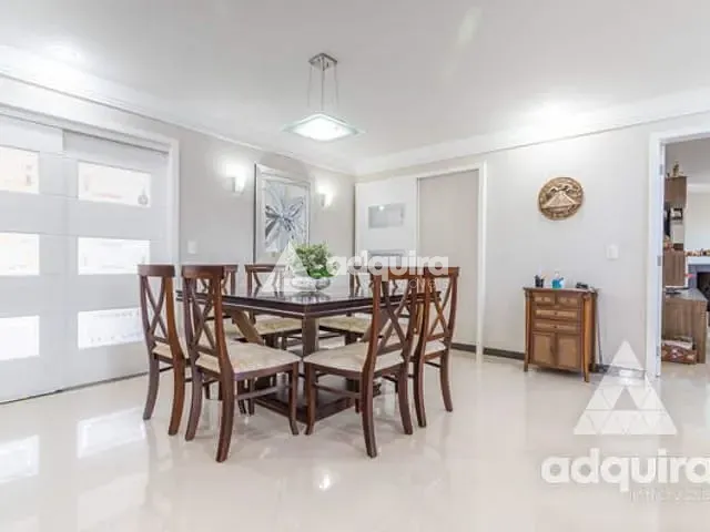 Casa com 450m² 4 quartos e 4 banheiros, à venda, no bairro Oficinas em Ponta Grossa