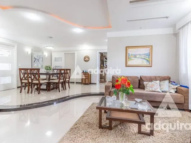 Casa com 450m² 4 quartos e 4 banheiros, à venda, no bairro Oficinas em Ponta Grossa