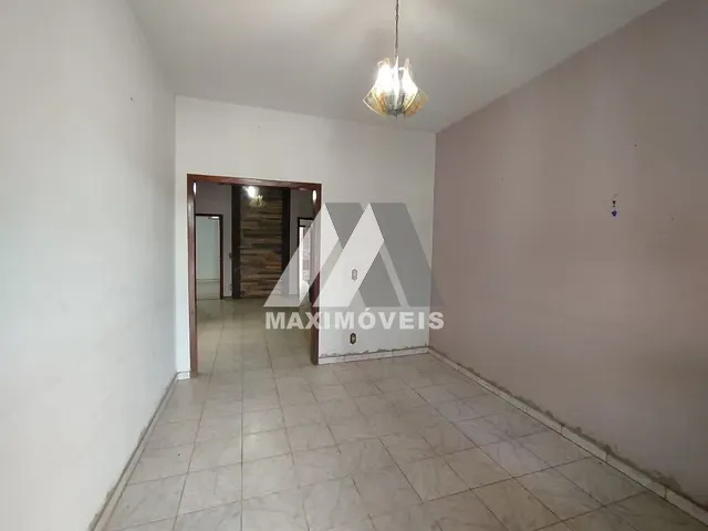 Casa com 360m² 3 quartos e 2 banheiros, à venda ou para alugar, no bairro Centro em Araçuaí