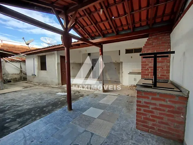 Casa com 360m² 3 quartos e 2 banheiros, à venda ou para alugar, no bairro Centro em Araçuaí