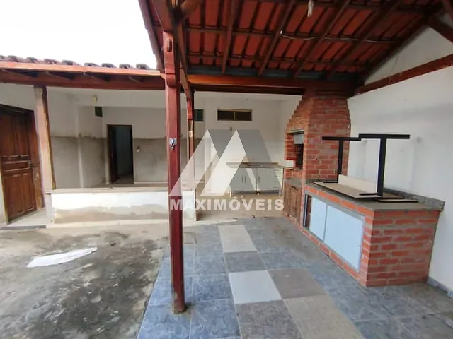 Casa com 360m² 3 quartos e 2 banheiros, à venda ou para alugar, no bairro Centro em Araçuaí