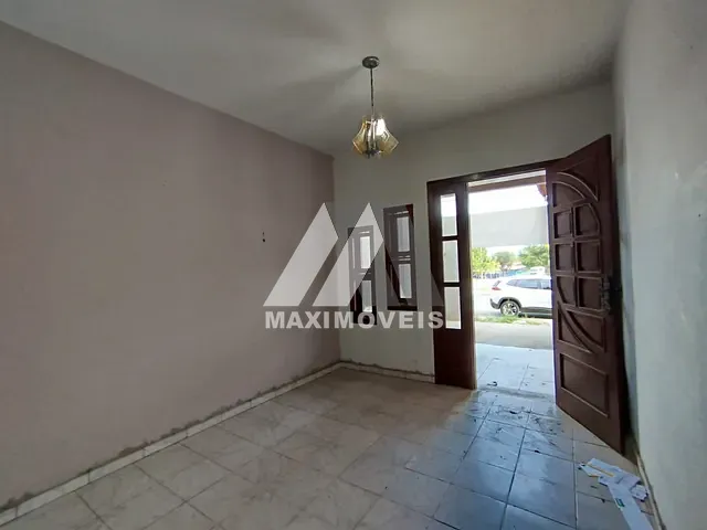 Casa com 360m² 3 quartos e 2 banheiros, à venda ou para alugar, no bairro Centro em Araçuaí
