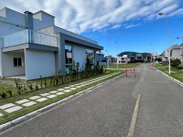 Casa com 375m² 3 quartos e 3 banheiros, à venda, no bairro São João do Rio Vermelho em Florianópolis
