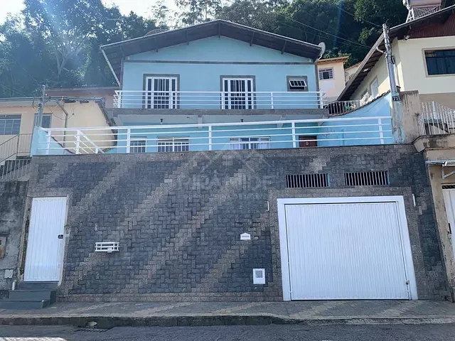 Casa 2 quartos e 3 banheiros, à venda, no bairro Santana do Pedregal em Poços de Caldas
