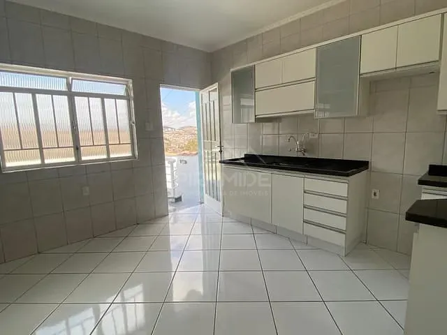 Casa 2 quartos e 3 banheiros, à venda, no bairro Santana do Pedregal em Poços de Caldas