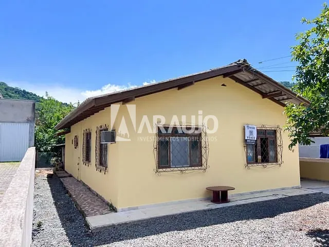 Casa com 493m² 2 quartos e 1 banheiro, à venda, no bairro Espinheiros em Itajaí