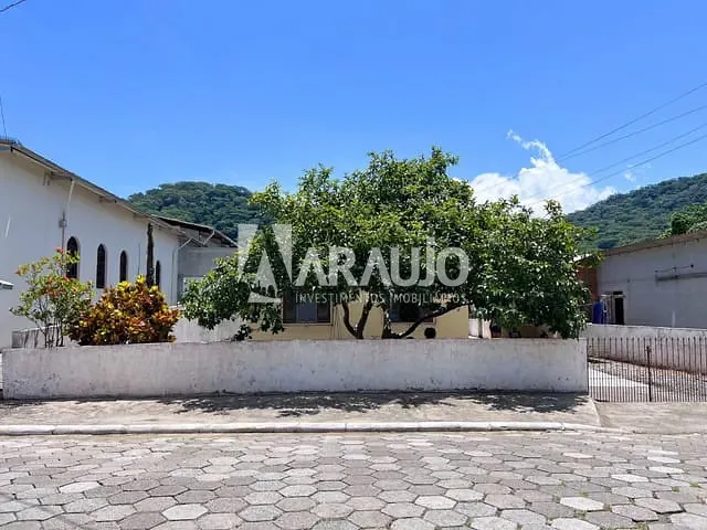 Casa com 493m² 2 quartos e 1 banheiro, à venda, no bairro Espinheiros em Itajaí