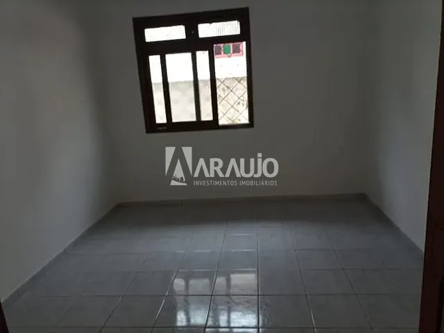 Casa com 493m² 2 quartos e 1 banheiro, à venda, no bairro Espinheiros em Itajaí