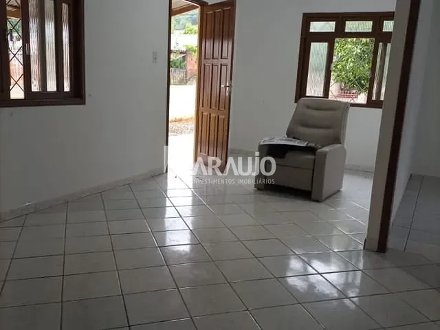Casa com 493m² 2 quartos e 1 banheiro, à venda, no bairro Espinheiros em Itajaí