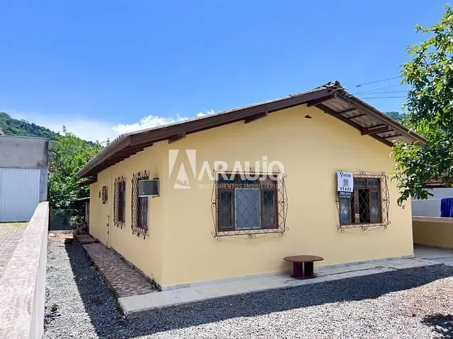 Casa com 493m² 2 quartos e 1 banheiro, à venda, no bairro Espinheiros em Itajaí