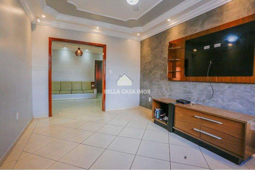 Casa à venda com 4 quartos, 192m² - Foto 1