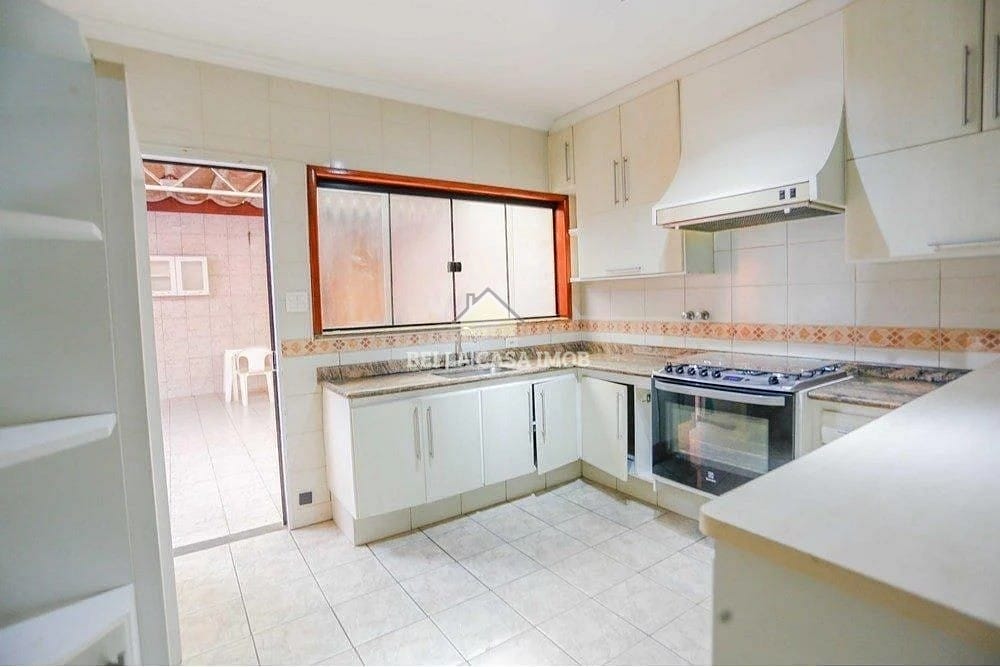 Casa à venda com 4 quartos, 192m² - Foto 15
