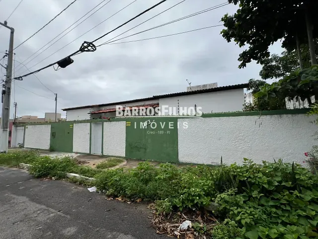 Casa com 735m² 3 quartos e 5 banheiros, à venda ou para alugar, no bairro Aruana em Aracaju