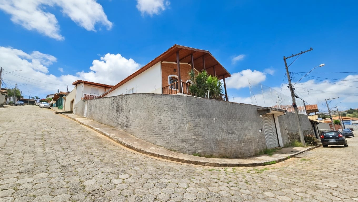 Casa à Venda e Locação | Jd. Alvorada - Piracaia SP
