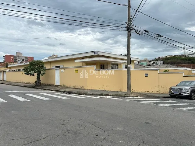 Casa com 437m², para alugar, no bairro Jardim dos Estados em Poços de Caldas