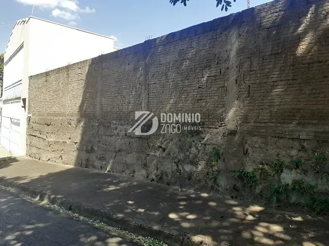 Casa com 385m² 5 quartos e 3 banheiros, à venda, no bairro Nossa Senhora da Abadia em Uberaba