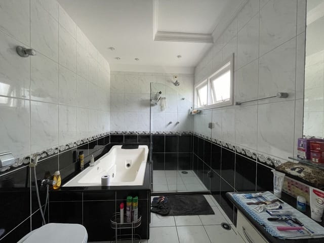 Casa com 325m² 3 quartos e 1 banheiro, à venda, no bairro Urbanova em São José dos Campos