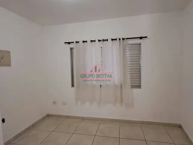Casa com 250m² 2 quartos e 1 banheiro, para alugar, no bairro Jardim Júlio em Barueri