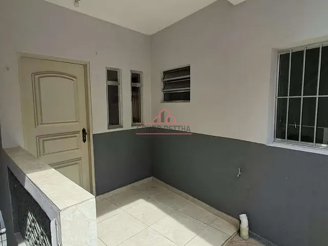 Casa com 250m² 2 quartos e 1 banheiro, para alugar, no bairro Jardim Júlio em Barueri