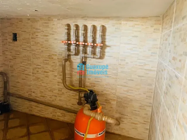 Casa com 440m² 4 quartos e 2 banheiros, à venda, no bairro Residencial JR Centro em GUARANÉSIA