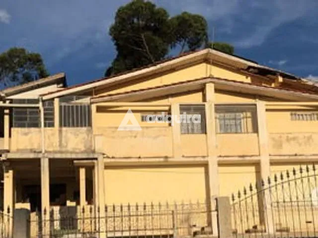 Sobrado com 327m², à venda, no bairro Uvaranas em Ponta Grossa