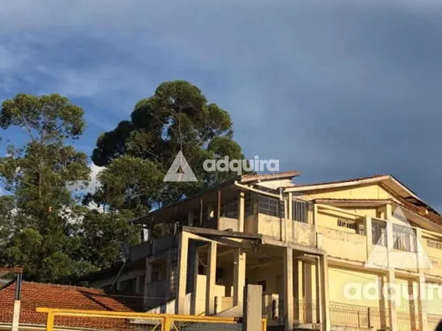 Sobrado com 327m², à venda, no bairro Uvaranas em Ponta Grossa
