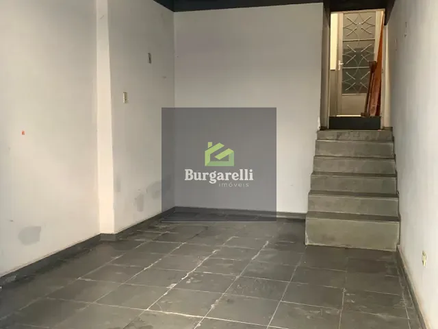 Casa 2 quartos e 1 banheiro, para alugar, no bairro Centro em Lavras