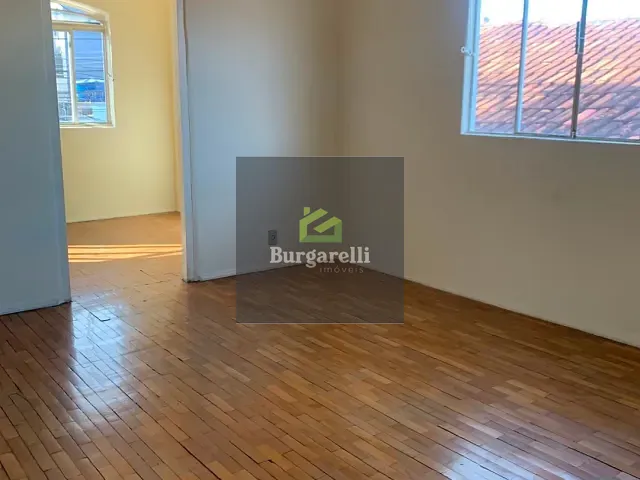 Casa 2 quartos e 1 banheiro, para alugar, no bairro Centro em Lavras