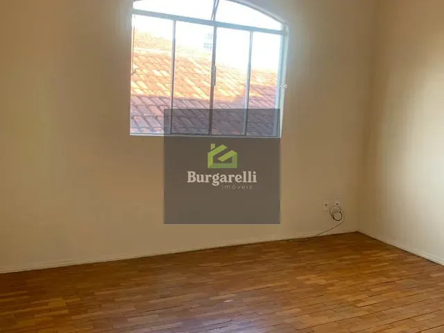 Casa 2 quartos e 1 banheiro, para alugar, no bairro Centro em Lavras