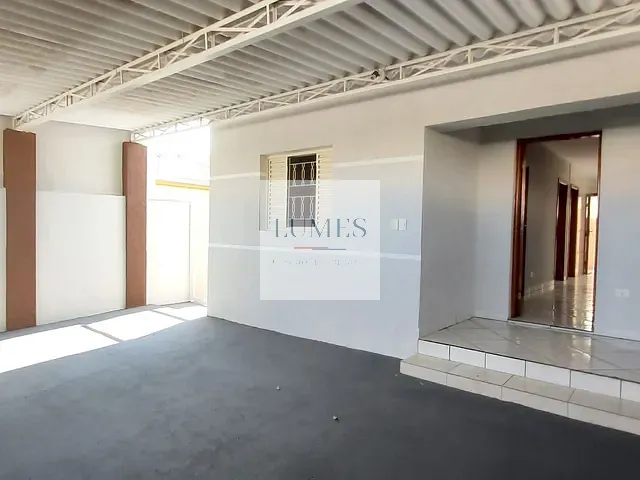 Casa com 327m² 3 quartos e 2 banheiros, para alugar, no bairro Vila Mollon IV em Santa Bárbara D'Oeste