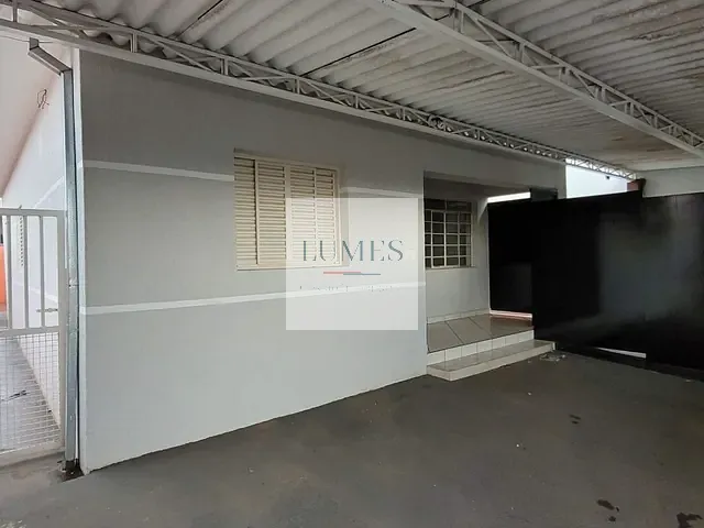 Casa com 327m² 3 quartos e 2 banheiros, para alugar, no bairro Vila Mollon IV em Santa Bárbara D'Oeste