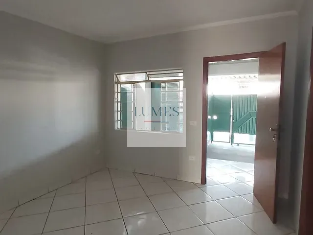 Casa com 327m² 3 quartos e 2 banheiros, para alugar, no bairro Vila Mollon IV em Santa Bárbara D'Oeste