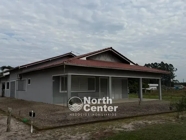 Casa 2 quartos e 3 banheiros, para alugar, no bairro Rainha em Araquari
