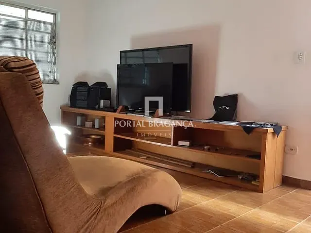 Casa com 200m² 3 quartos e 2 banheiros, à venda, no bairro Jardim São Lourenço em Bragança Paulista