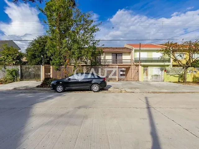 Casa com 266m² 4 quartos e 3 banheiros, à venda, no bairro Cajuru em Curitiba