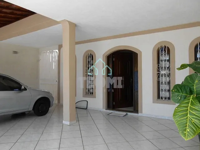Casa com 250m² 5 quartos e 5 banheiros, à venda, no bairro Vila Jaboticabeira em Taubaté
