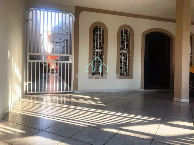 Casa com 250m² 5 quartos e 5 banheiros, à venda, no bairro Vila Jaboticabeira em Taubaté