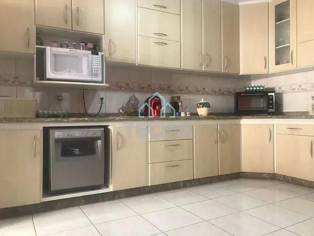 Casa com 250m² 5 quartos e 5 banheiros, à venda, no bairro Vila Jaboticabeira em Taubaté
