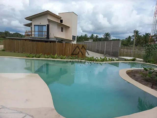 Casa 3 quartos e 4 banheiros, à venda ou para alugar, no bairro Olivença em Ilhéus