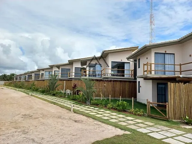 Casa 3 quartos e 4 banheiros, à venda ou para alugar, no bairro Olivença em Ilhéus