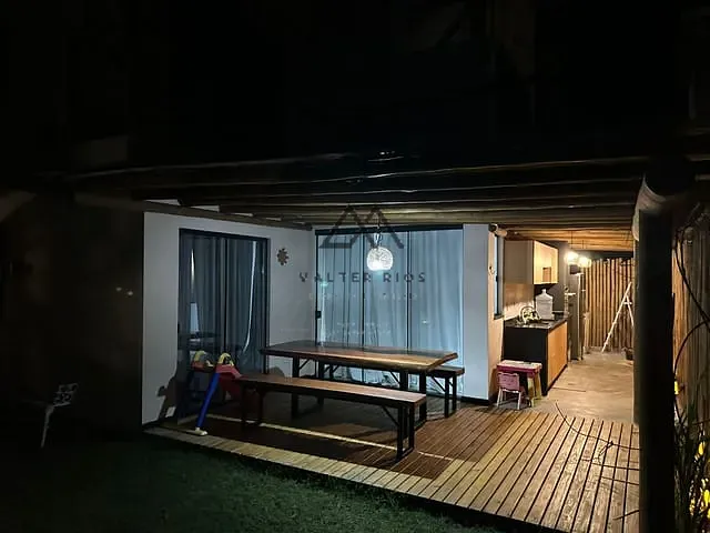 Casa 3 quartos e 4 banheiros, à venda ou para alugar, no bairro Olivença em Ilhéus